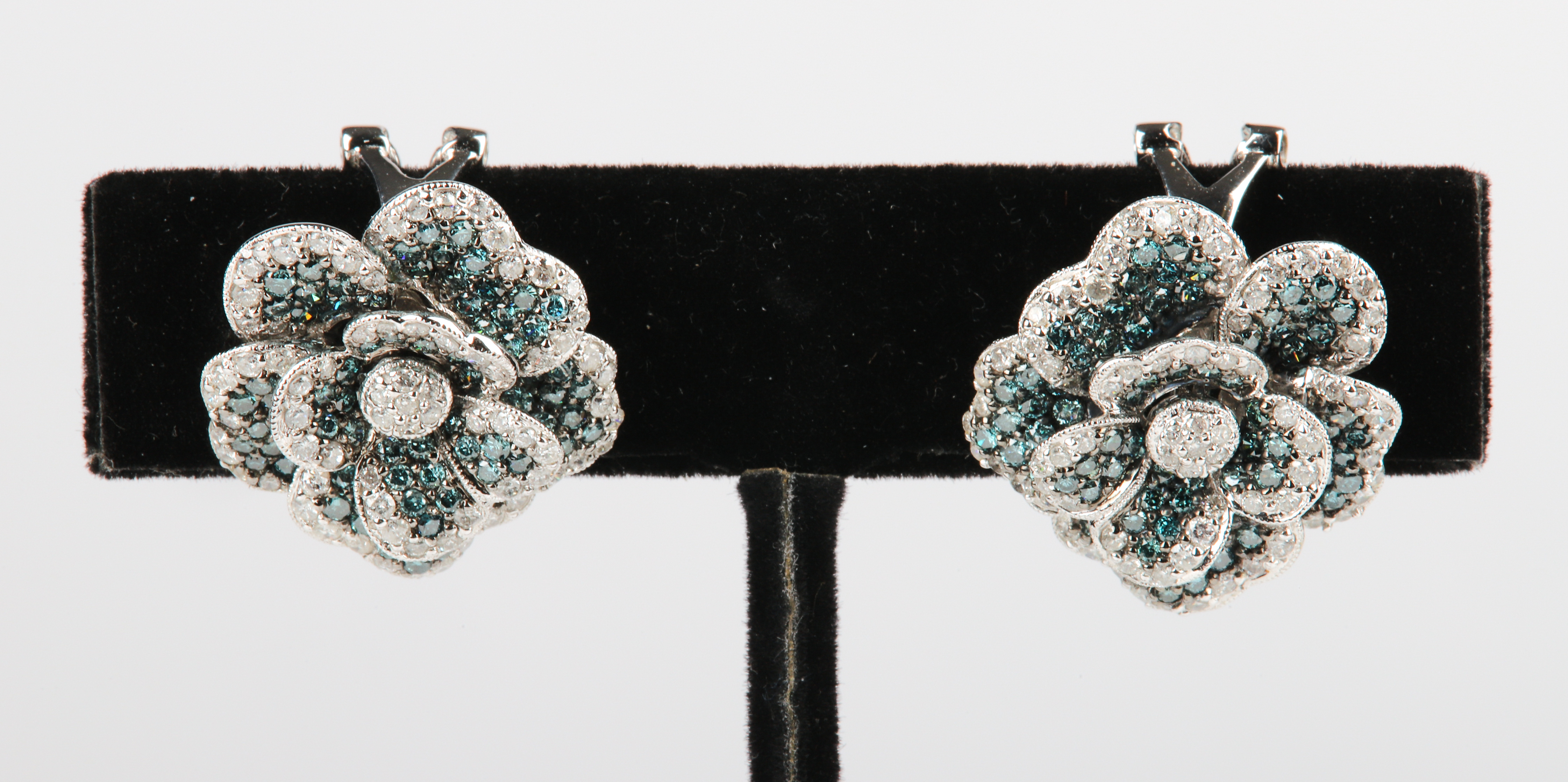 14K White Gold Diamond Flower