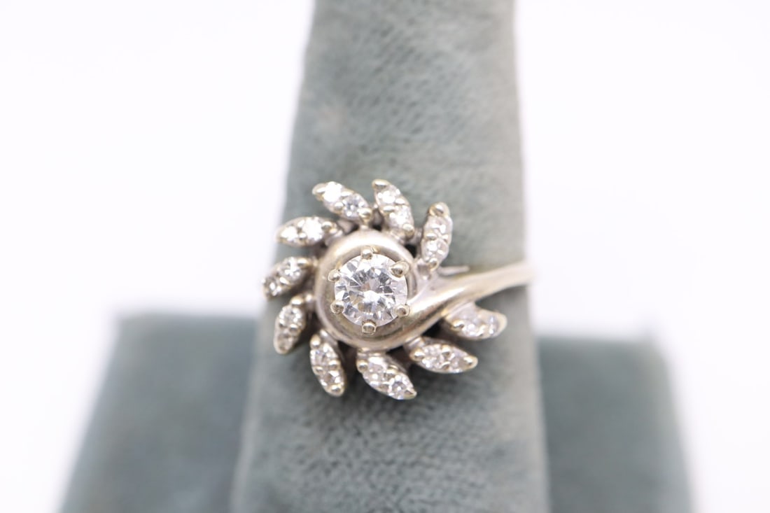 14K WHITE GOLD DIAMOND STAR