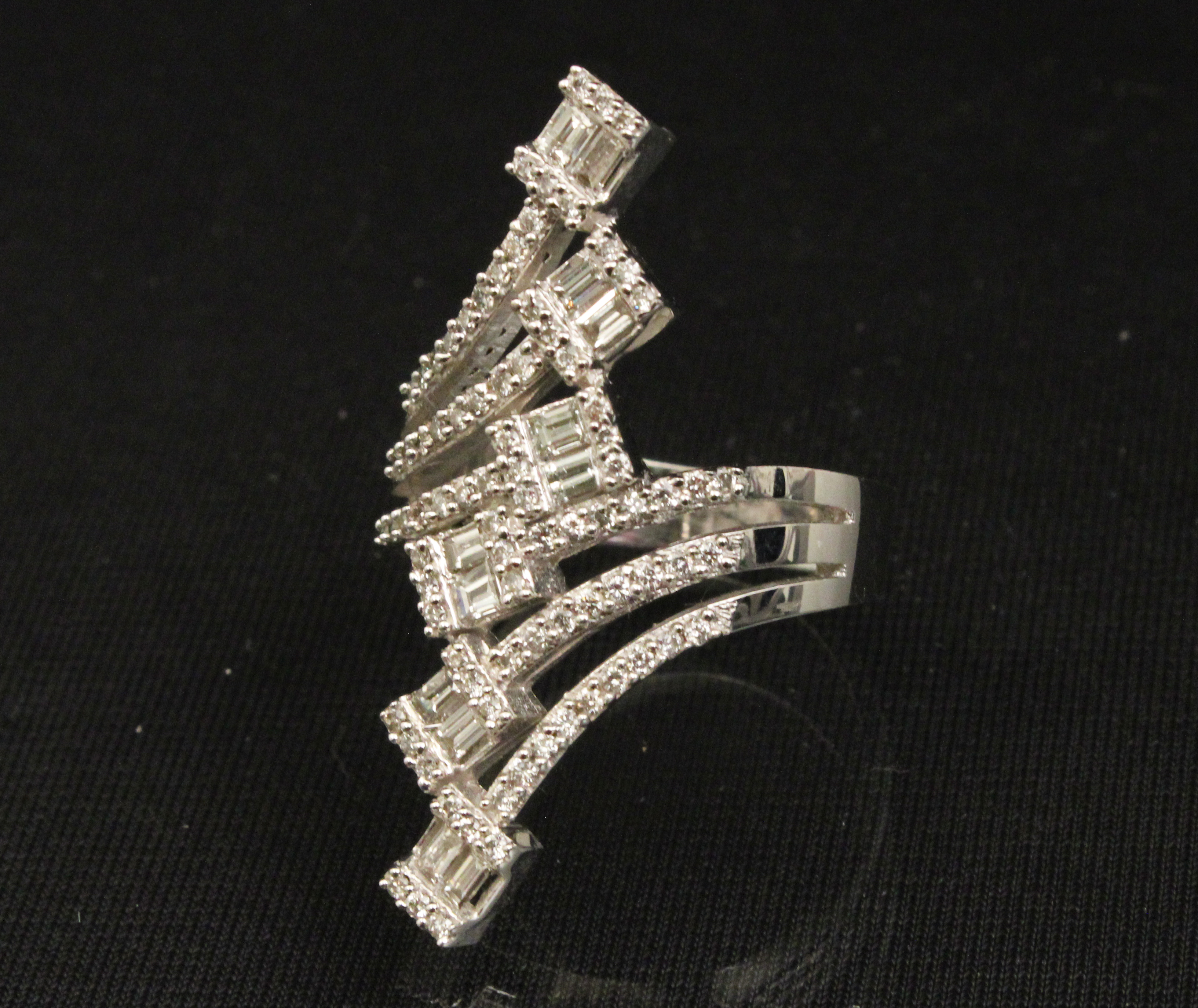 14K WHITE GOLD LADIES DIAMOND