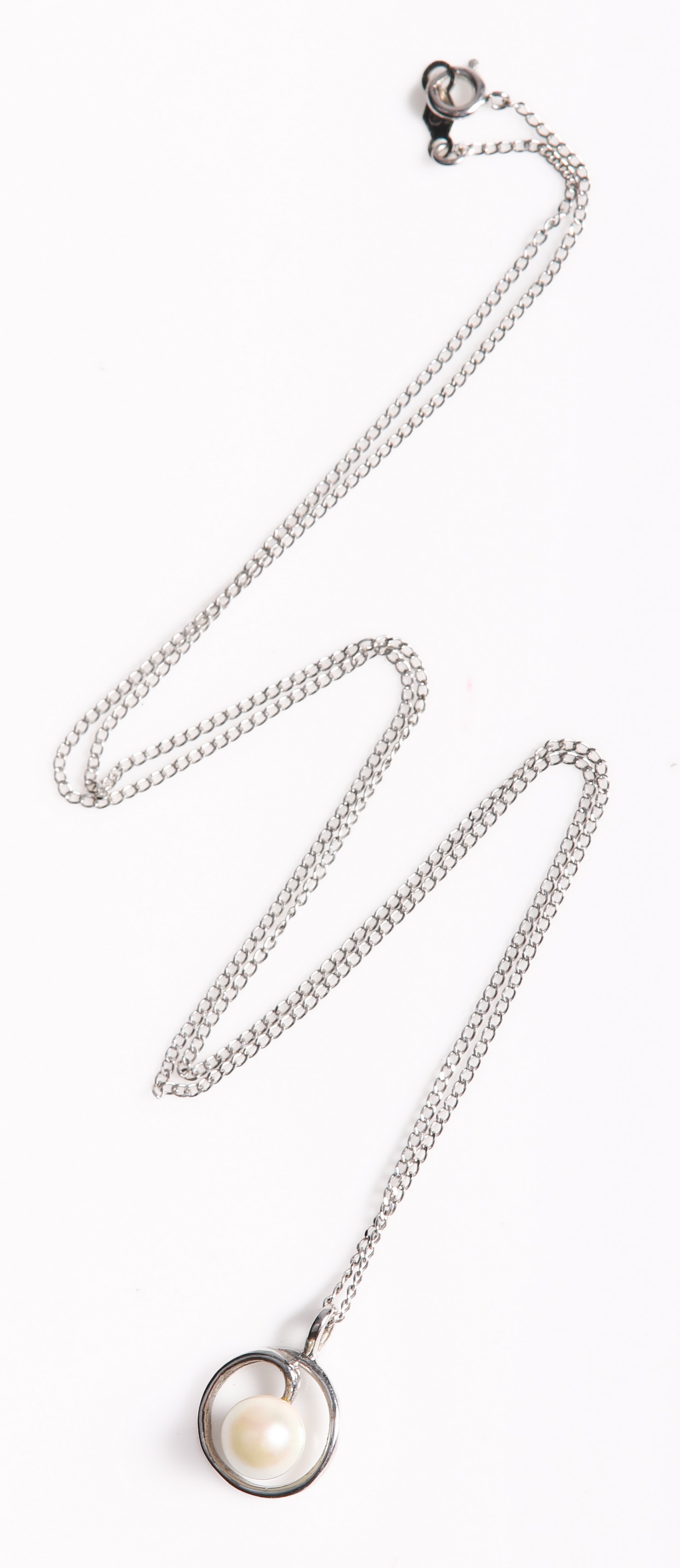 14K White gold pearl necklace,