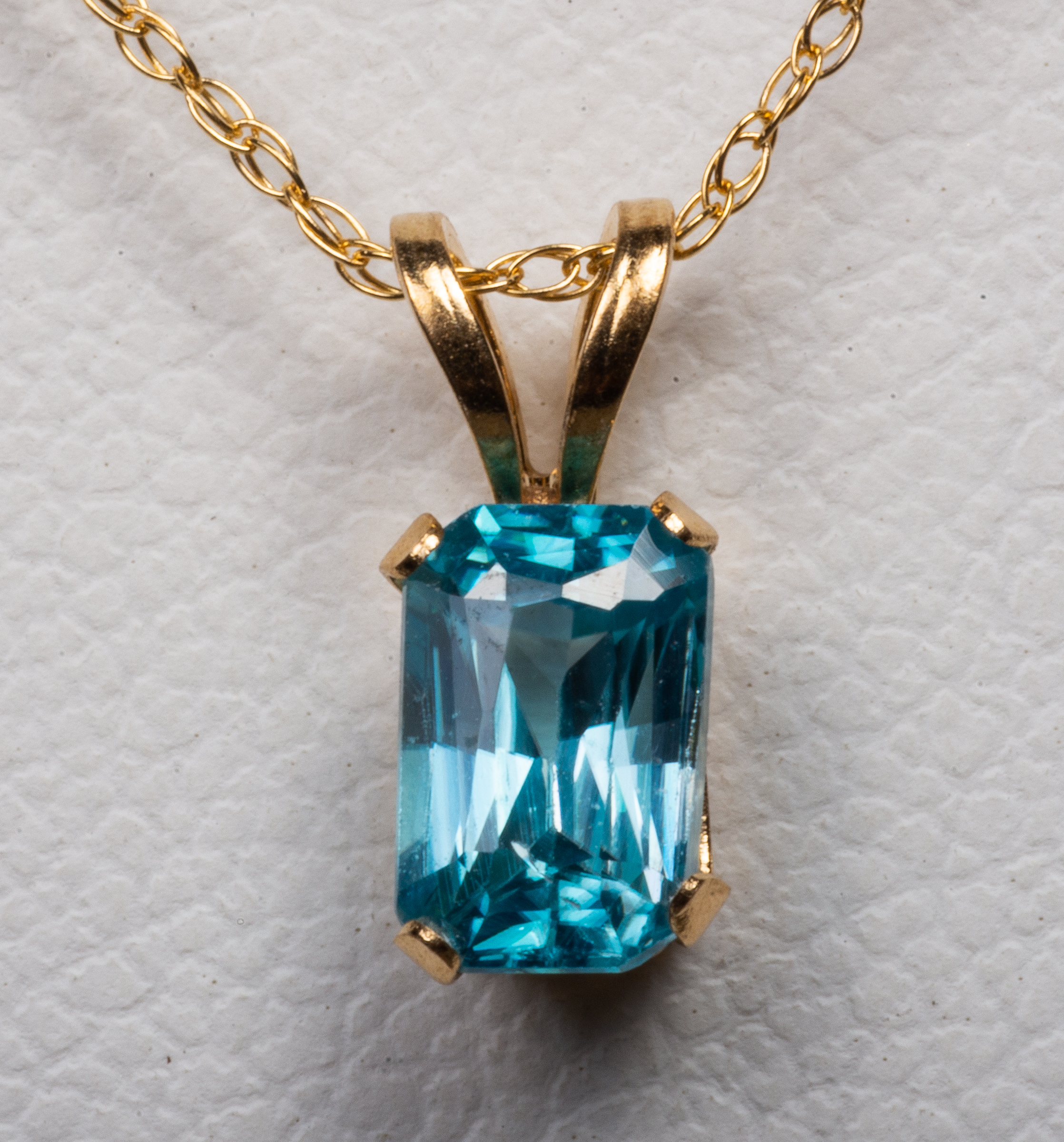 14K YELLOW GOLD 0.85CT, BLUE ZIRCON