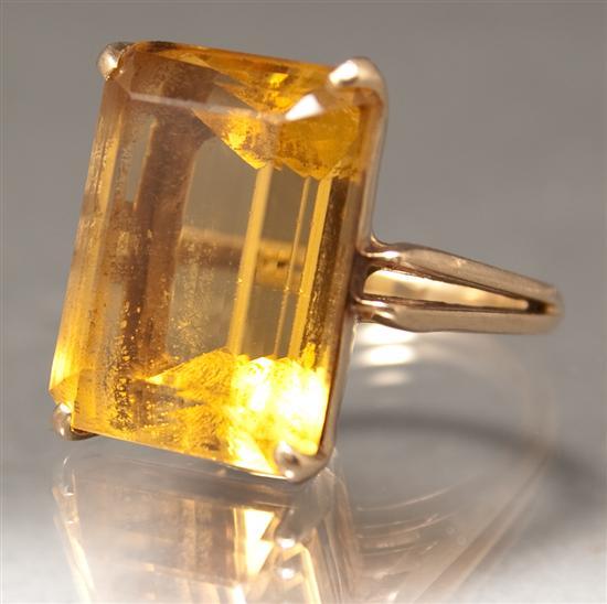 14K yellow gold and topaz