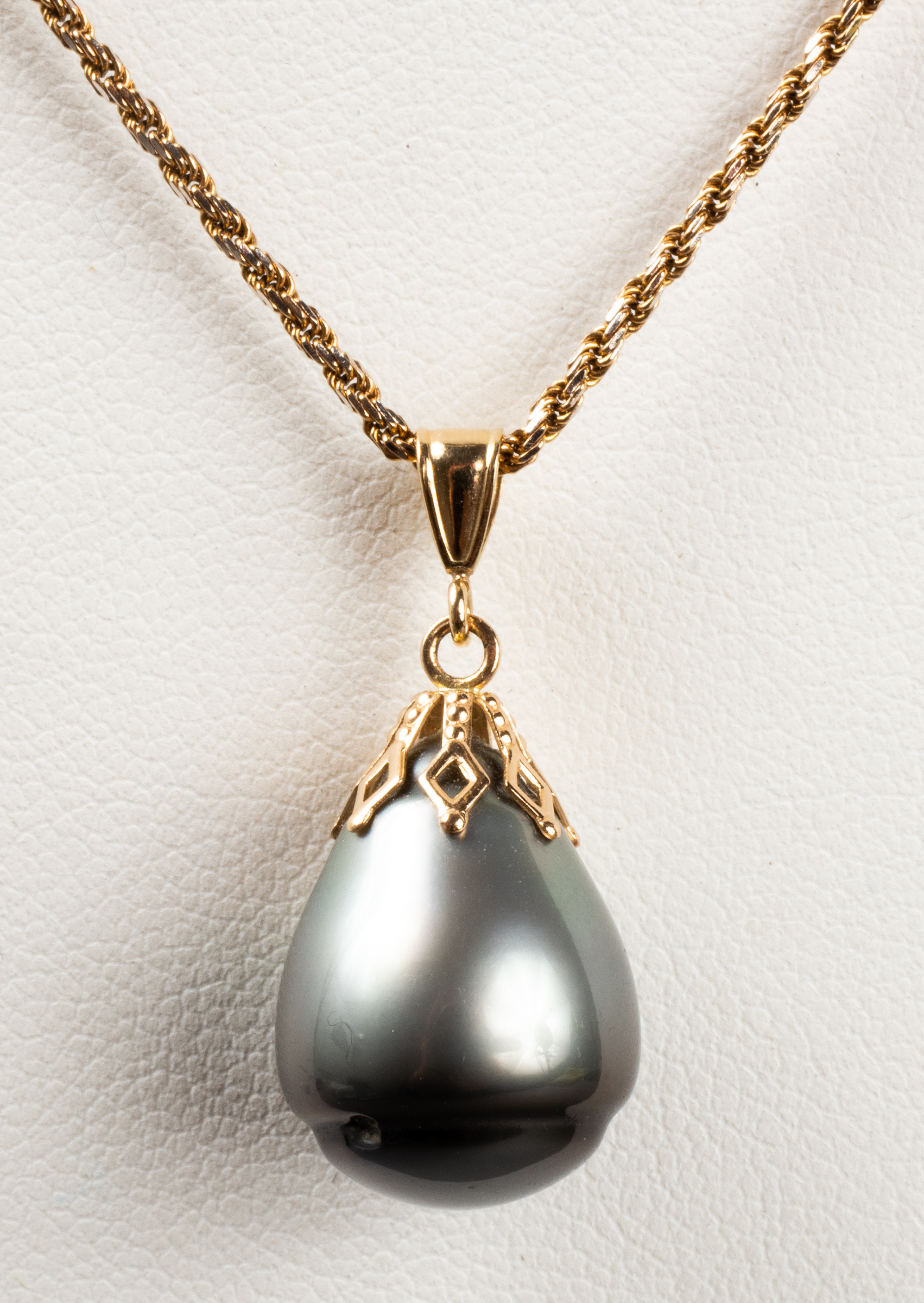 14K YELLOW GOLD GREY BAROQUE