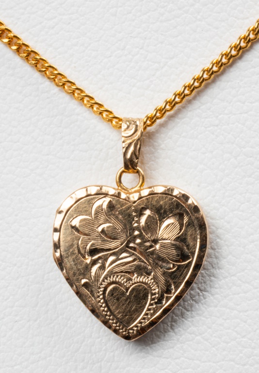 14K YELLOW GOLD HEART LOCKET