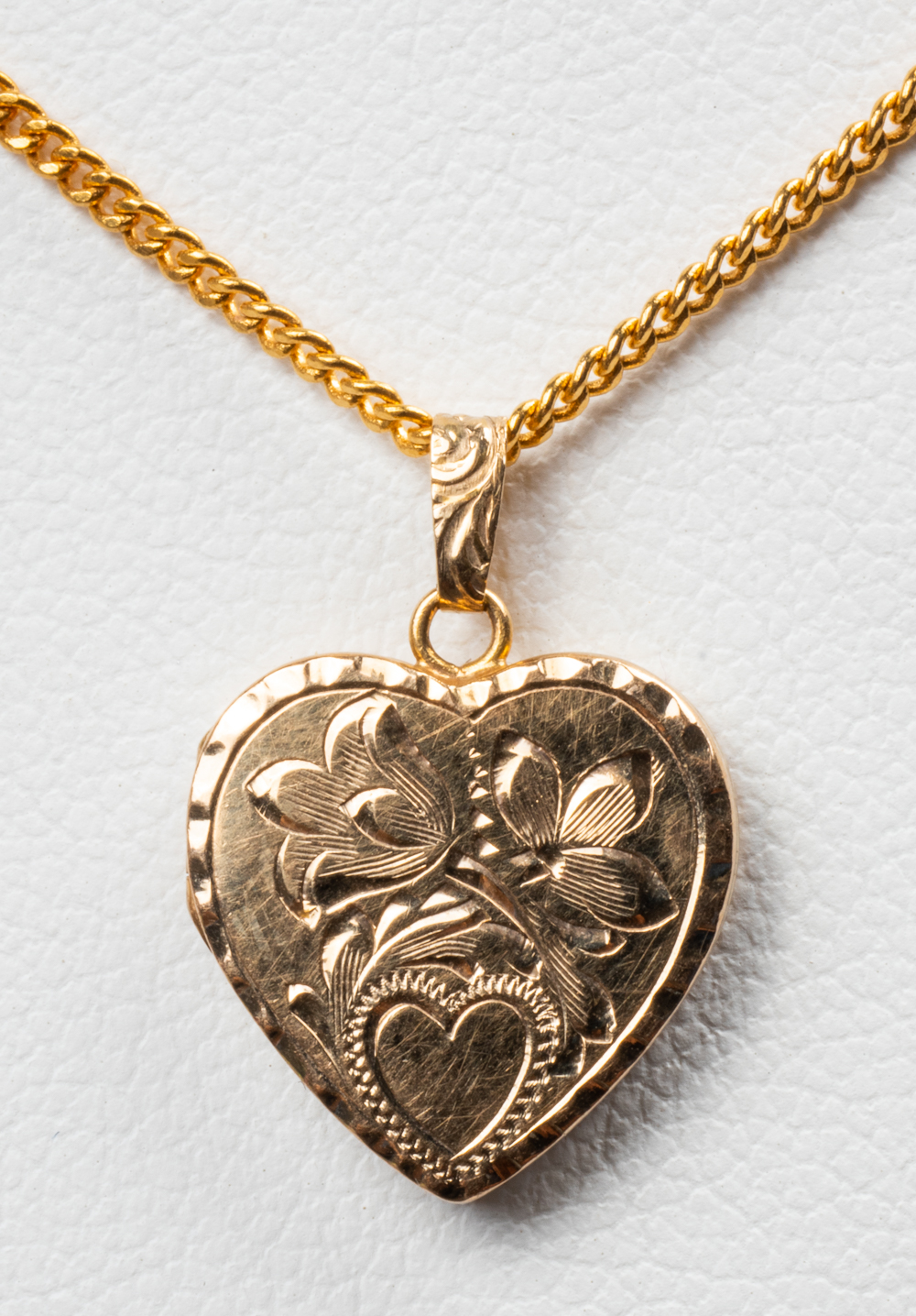 14K YELLOW GOLD HEART LOCKET