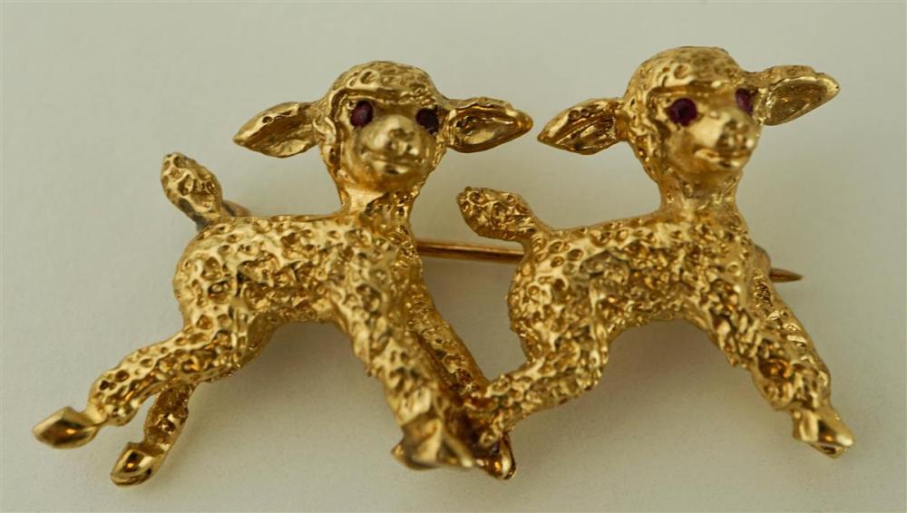 14K YELLOW GOLD PIN OF TWO LAMBS14K