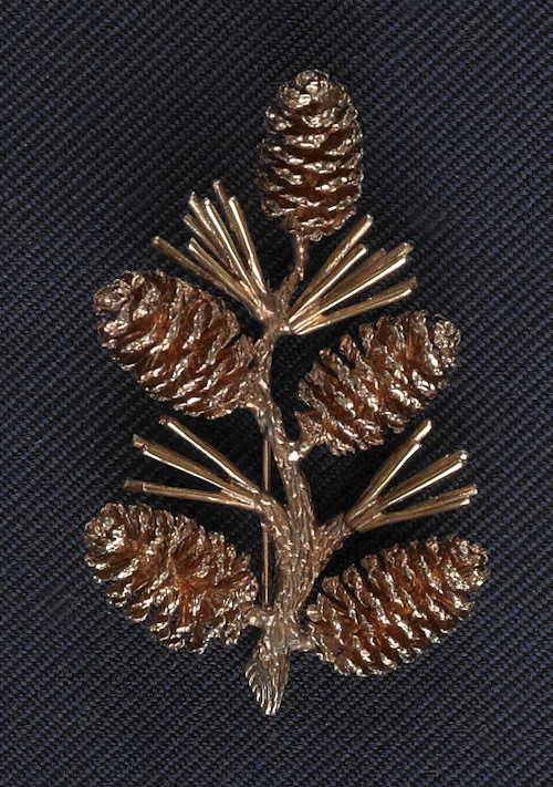 14K yellow gold pine cone brooch