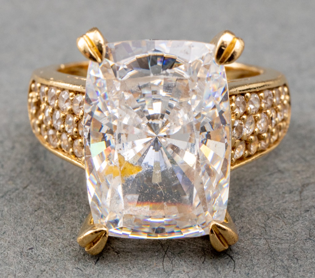 14K YELLOW GOLD RADIANT-CUT CZ RING