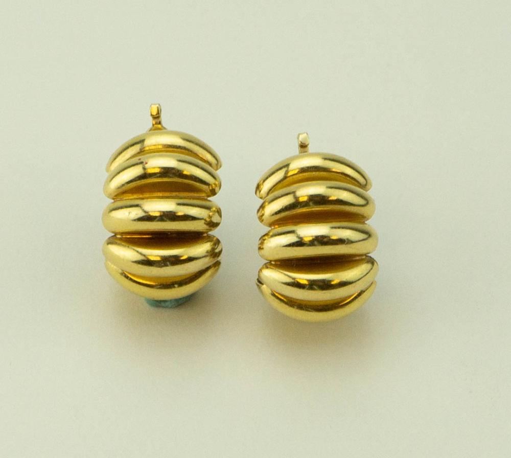 14K YELLOW GOLD RIBBED HOOP