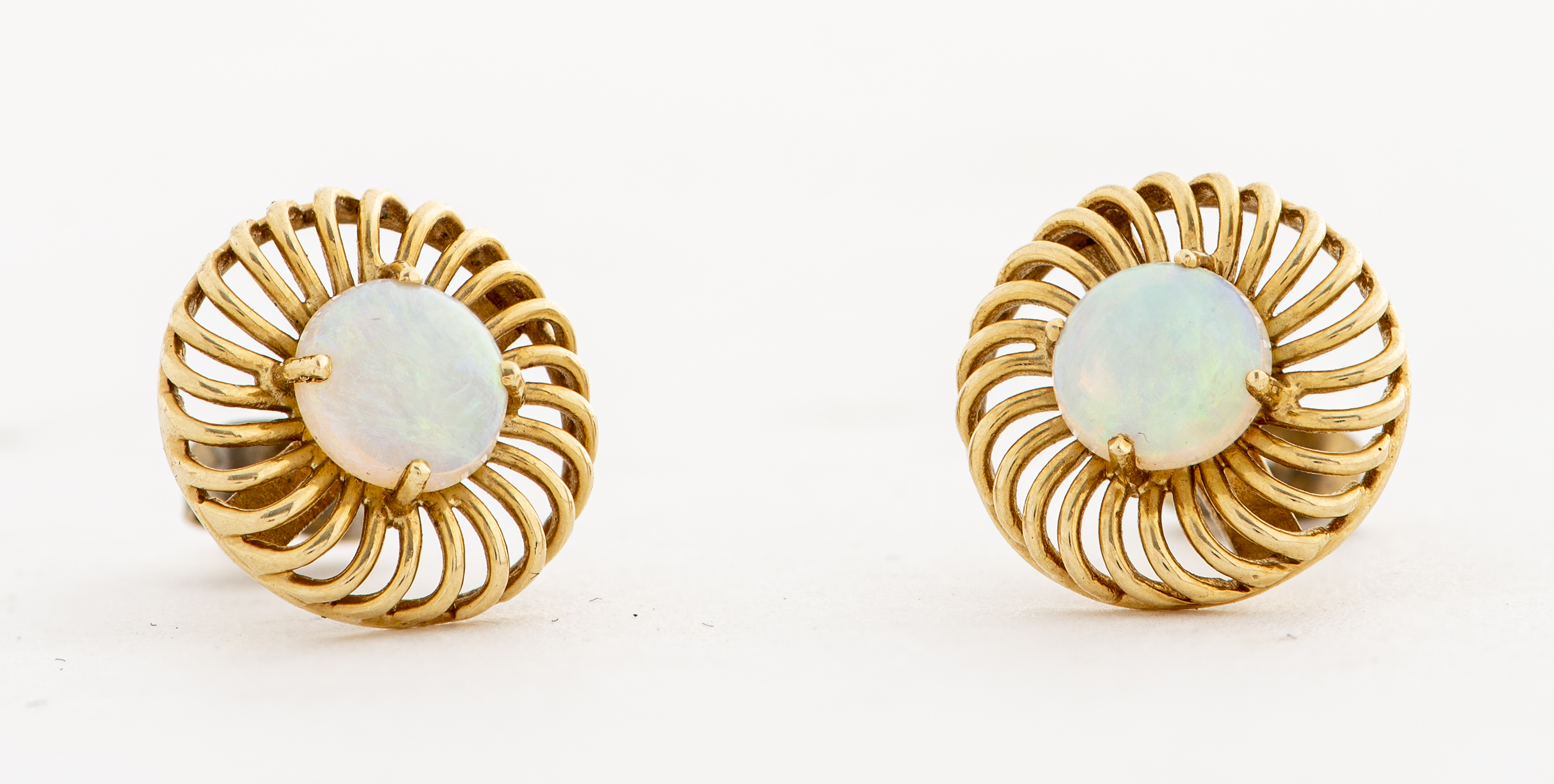 14K YELLOW GOLD ROUND OPAL OPEN