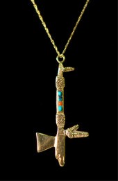 14K YELLOW GOLD TOMAHAWK PENDA