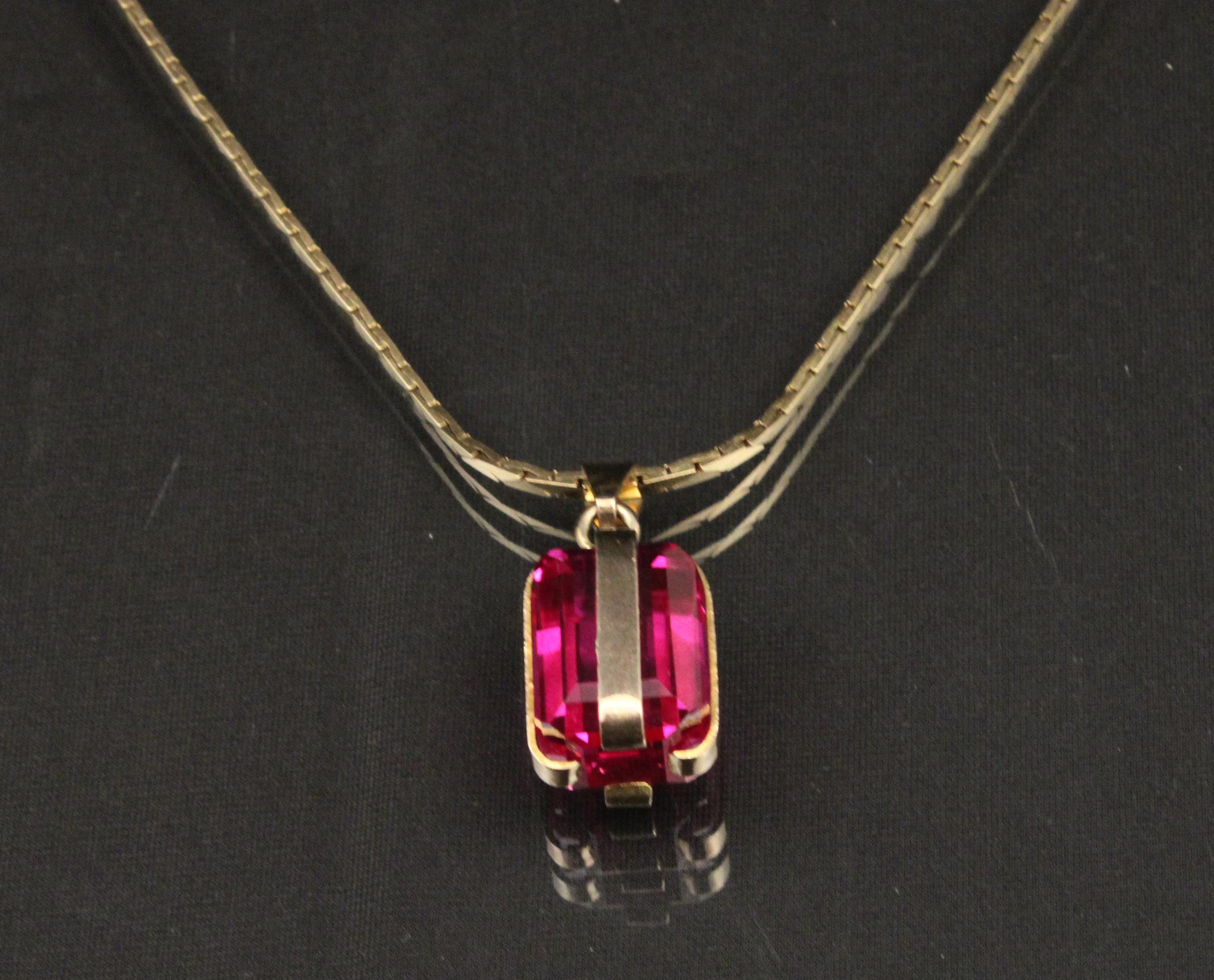 14K YG PINK GEMSTONE PENDANT