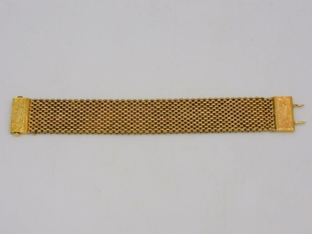 14KT GOLD BRACELET. 20TH CENTURY. A