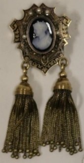14KT GOLD ETRUSCAN STONE CARVE