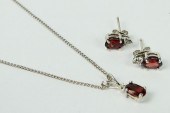 14KT WHITE GOLD GARNET & DIAMO
