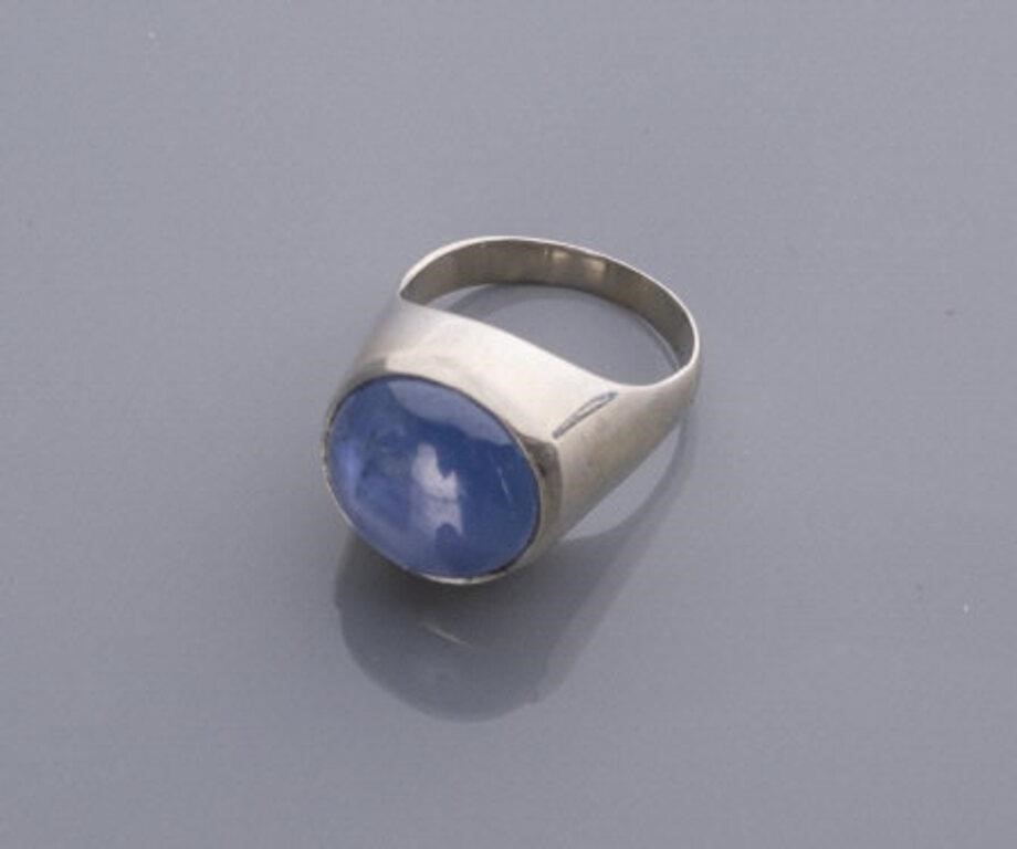 14KT WHITE GOLD STAR SAPPHIRE RINGA