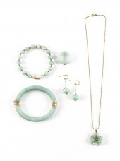 14KT YELLOW GOLD AND JADE CHIN