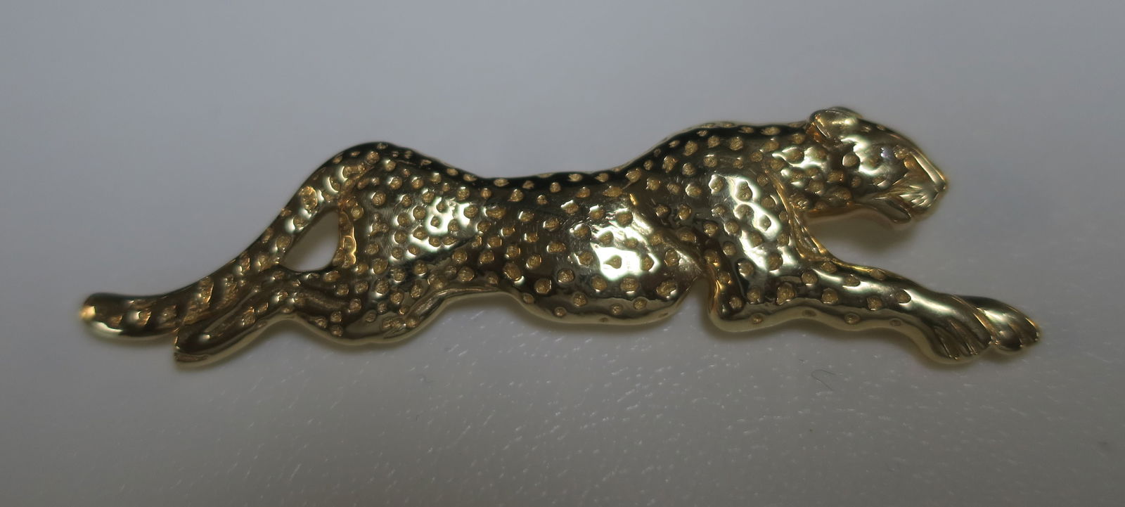 14KT YELLOW GOLD COURSING LEOPARD