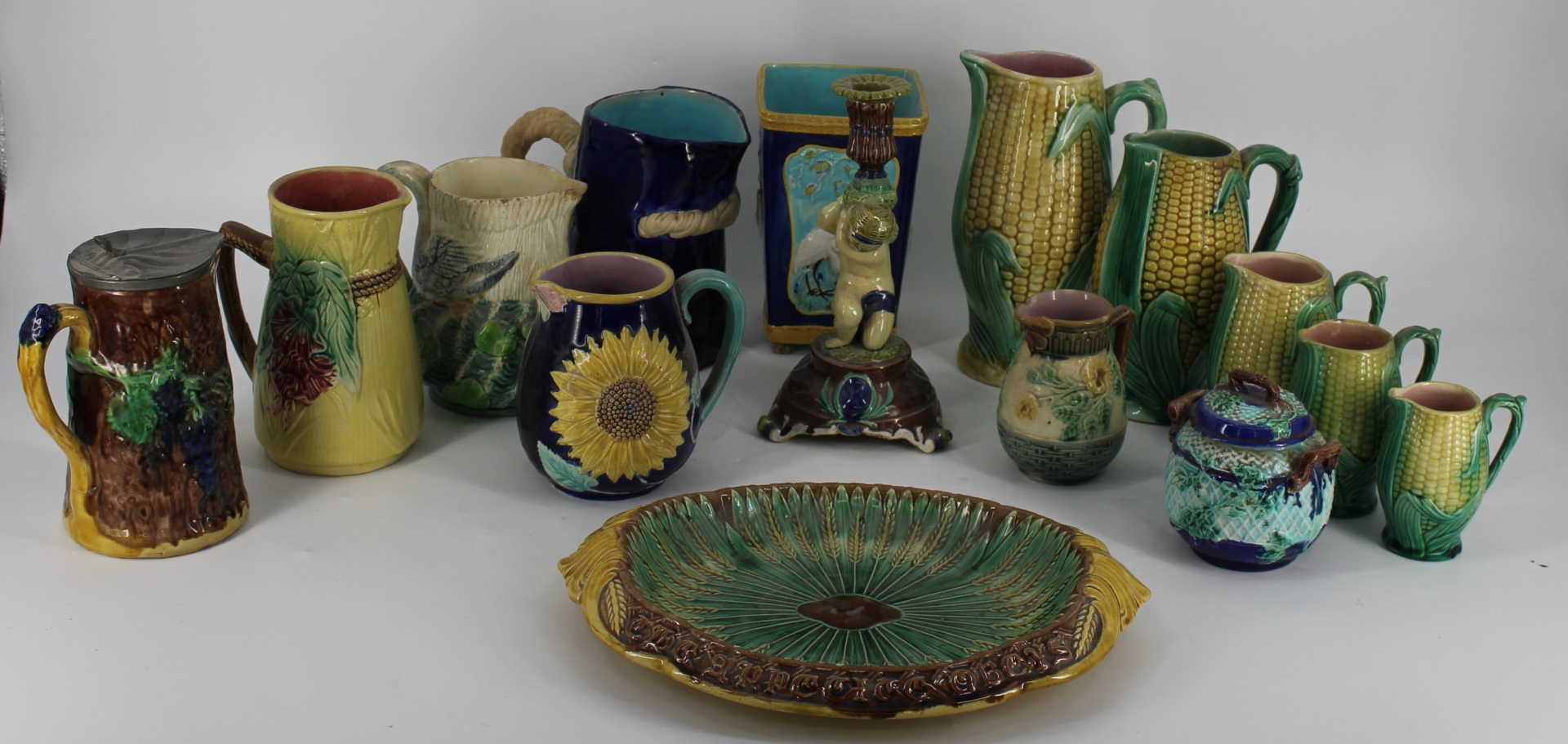 15 ASSORTED MAJOLICA PORCELAINS. To