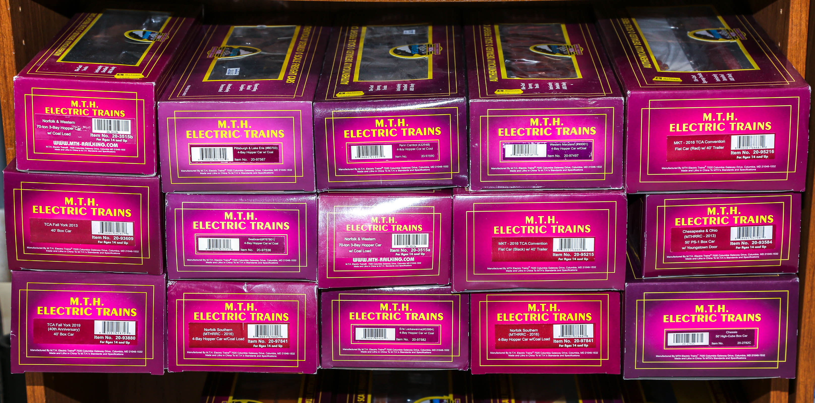 15 MTH "O" GAUGE TRAIN CARS All