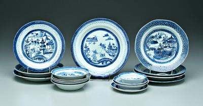 15 pieces Canton porcelain: shallow