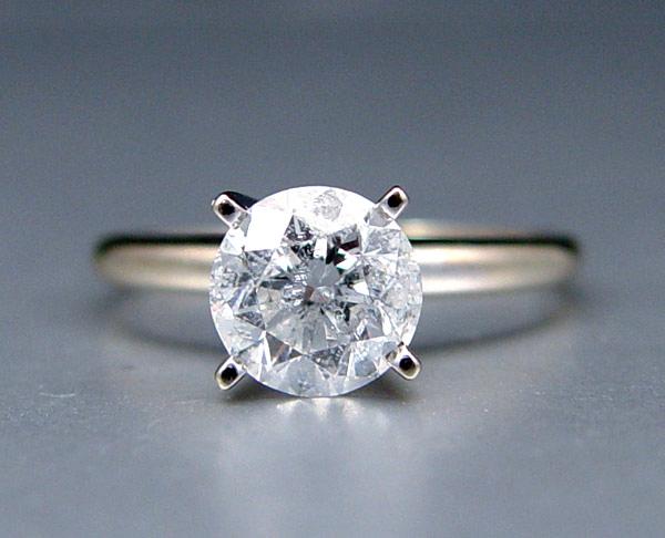 1.55 CT. DIAMOND SOLITAIRE RING: