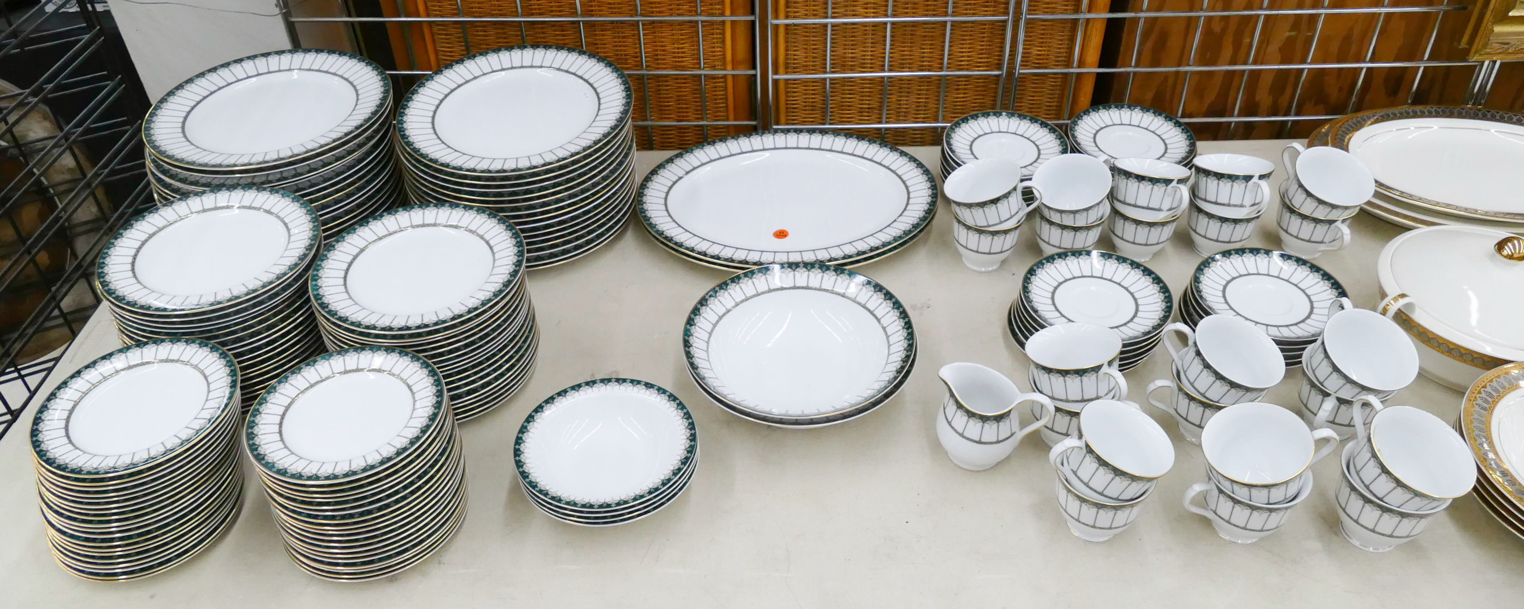 155pc NIKKO 'Emeraude' Porcelain