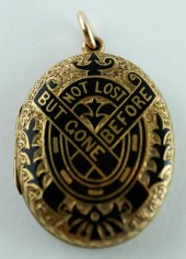 15CT YELLOW GOLD AND ENAMEL MO