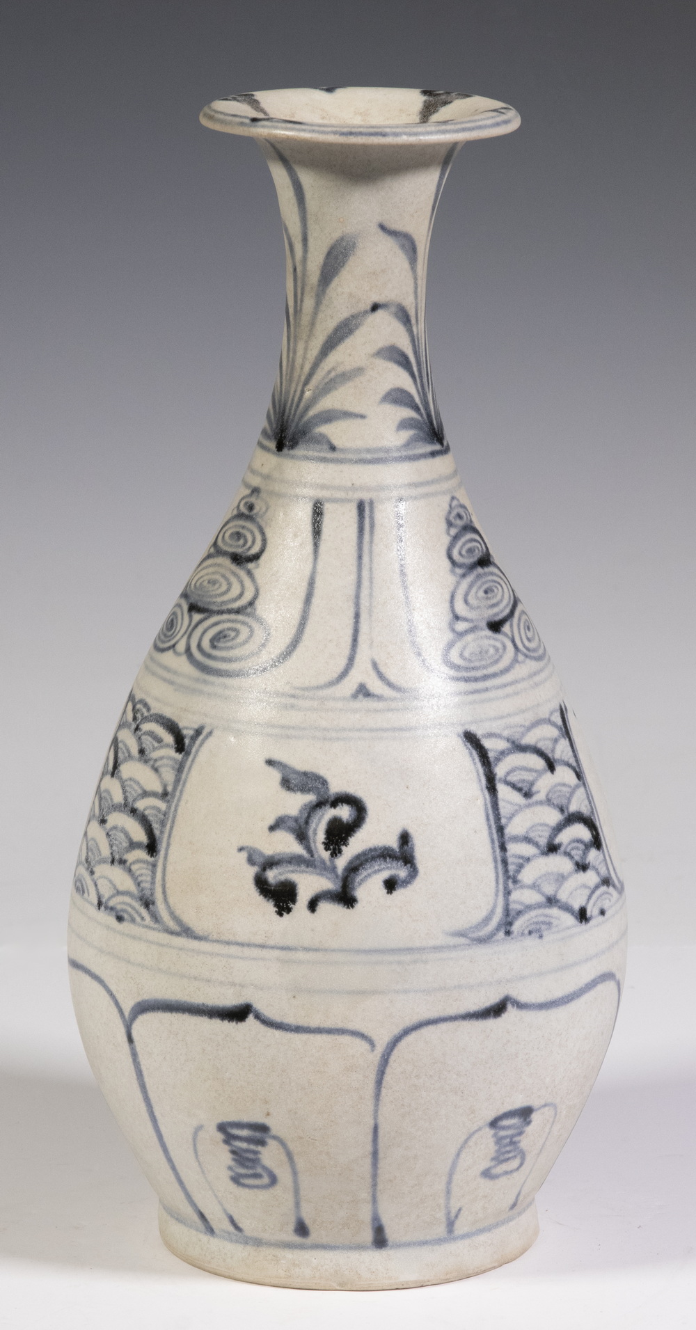 15TH C. VIETNAMESE BLUE & WHITE