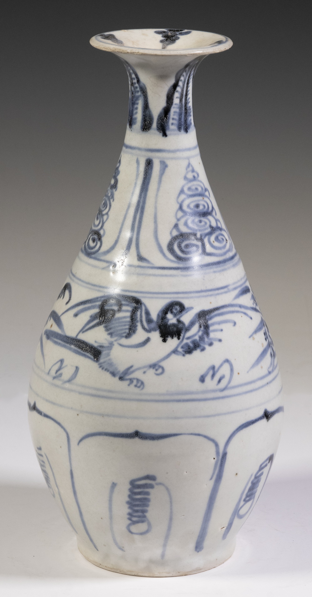 15TH C. VIETNAMESE BLUE & WHITE