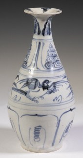 15TH C. VIETNAMESE BLUE & WHIT