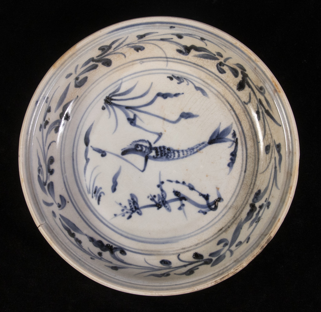 15TH C. VIETNAMESE BLUE & WHITE