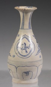 15TH C. VIETNAMESE BLUE & WHIT