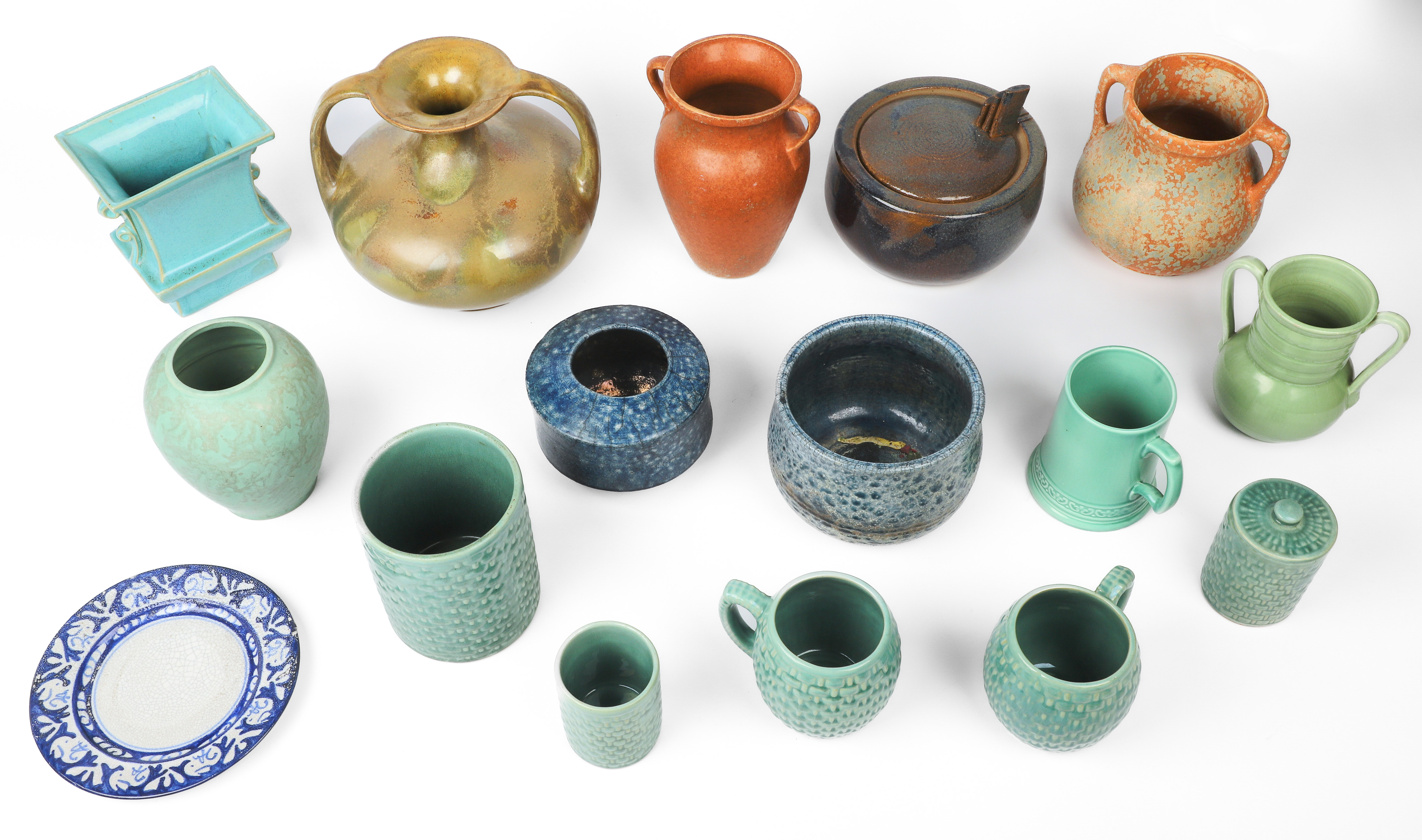 (16) Piece pottery group to include