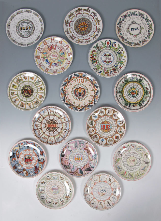 16 WEDGWOOD CALENDAR PLATES: