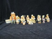 17 Berta Hummel Goebel Figurin