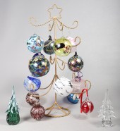 (17) Christmas items, c/o (2)
