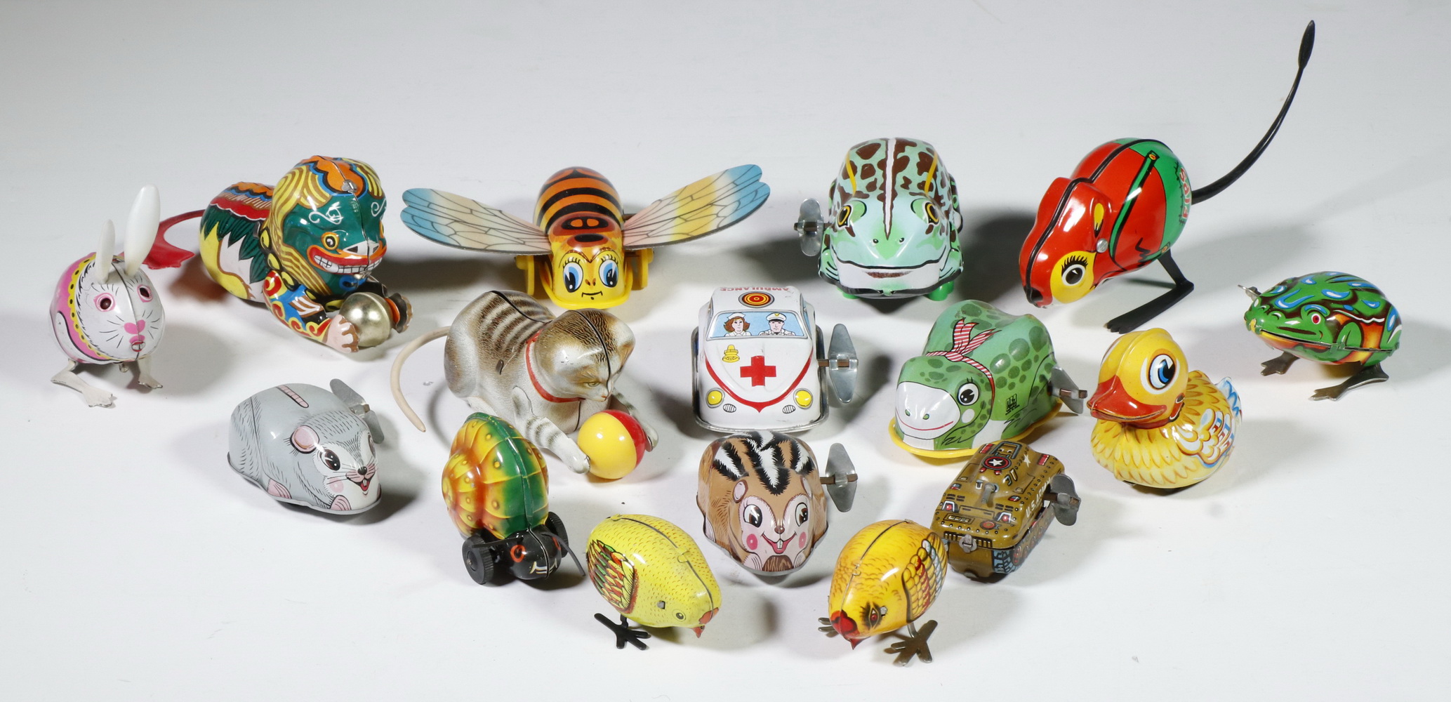 (17) CONTEMPORARY SMALL WIND-UP TIN