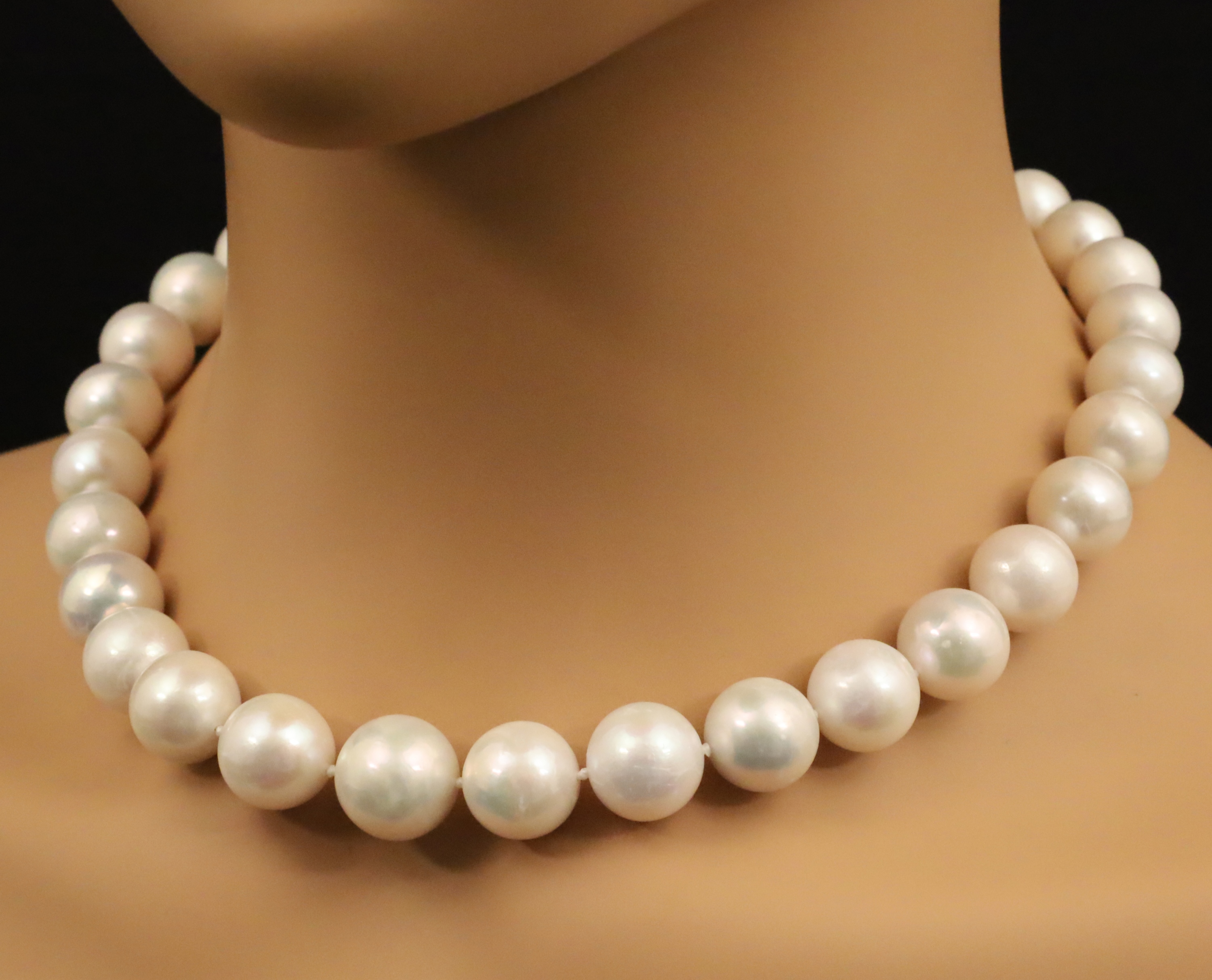 17" GRADUATING NATURAL PEARL