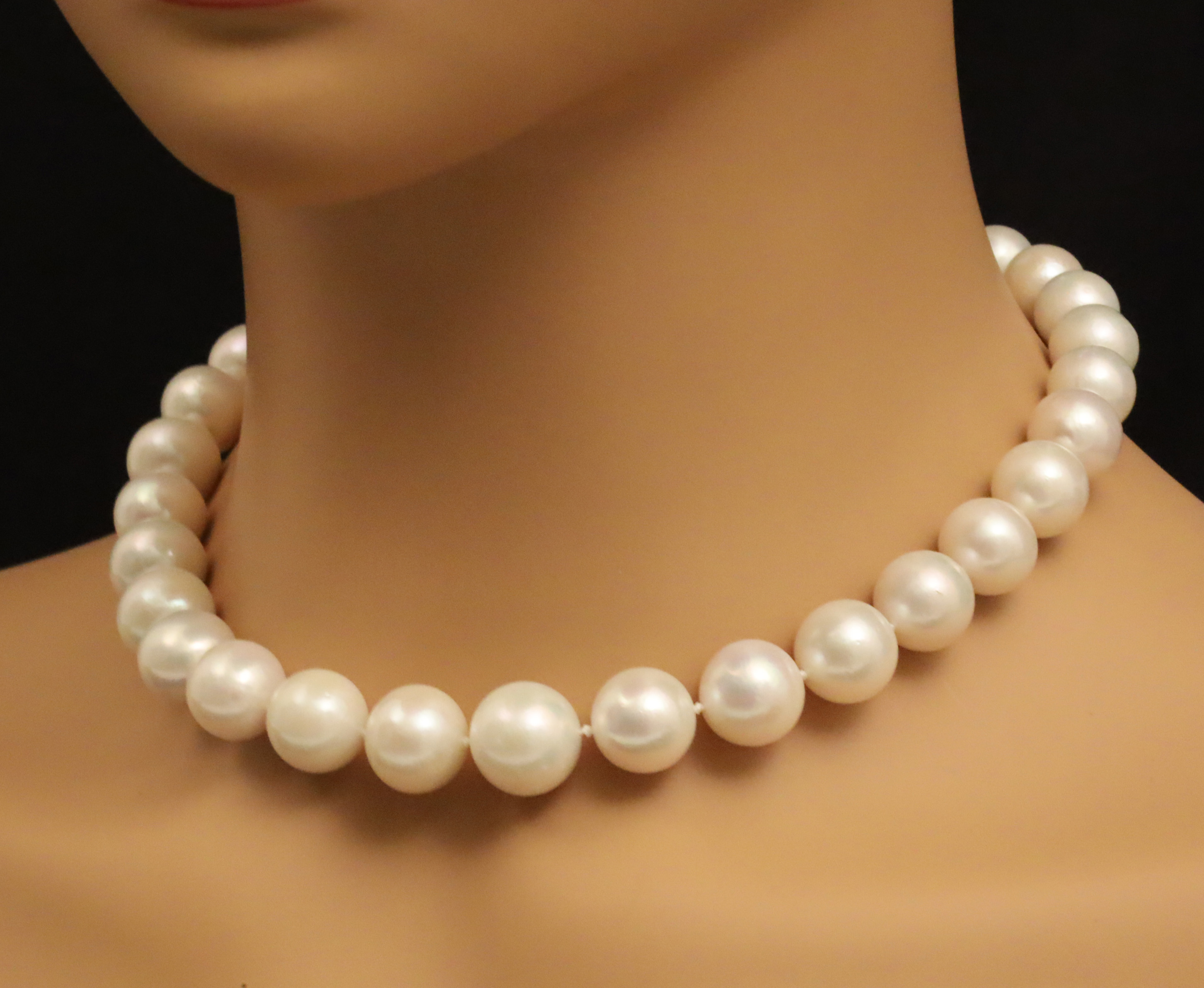 17" GRADUATING PEARL NECKLACE 17"