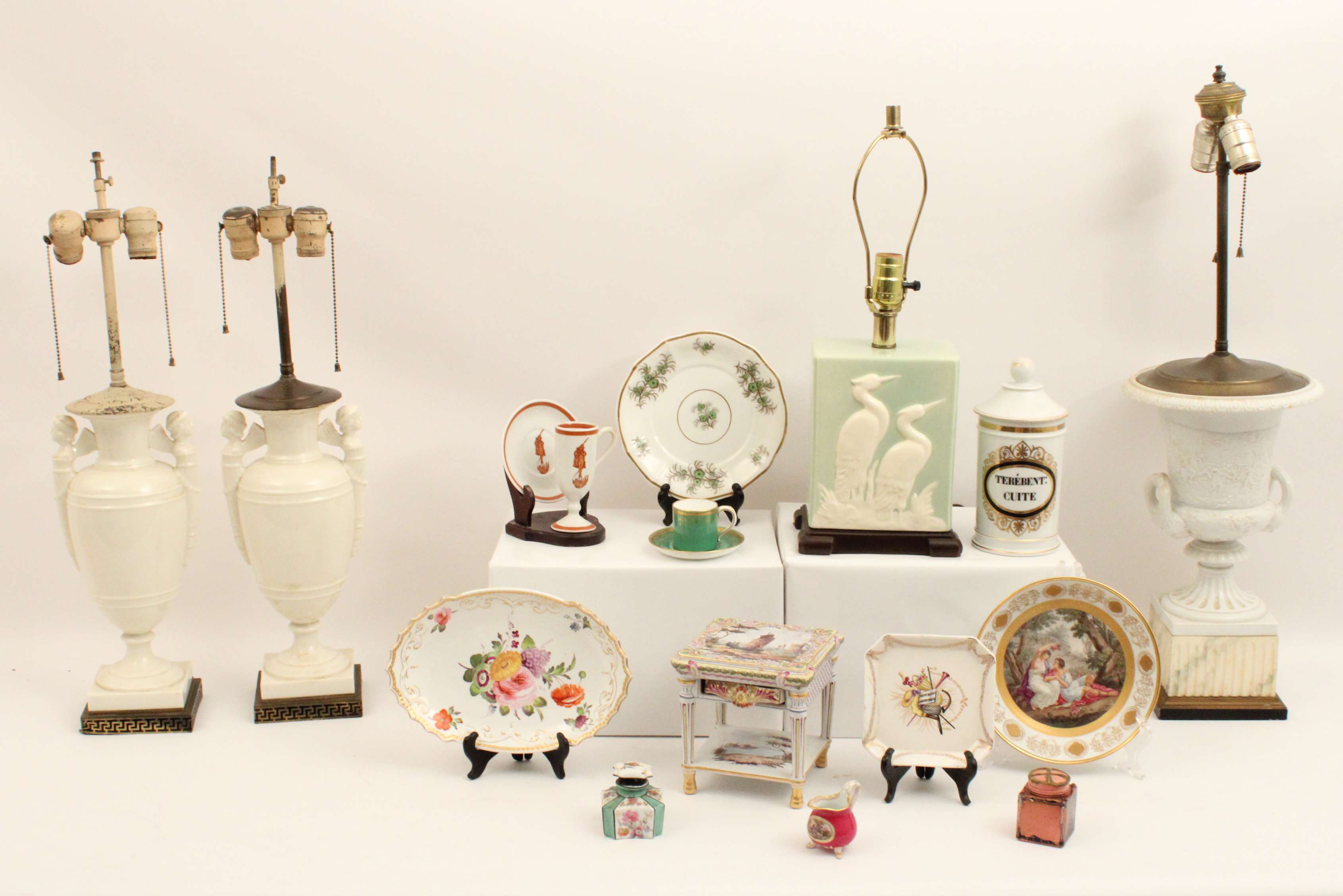 17 PC GRAND TABLE LOT 17 PIECE