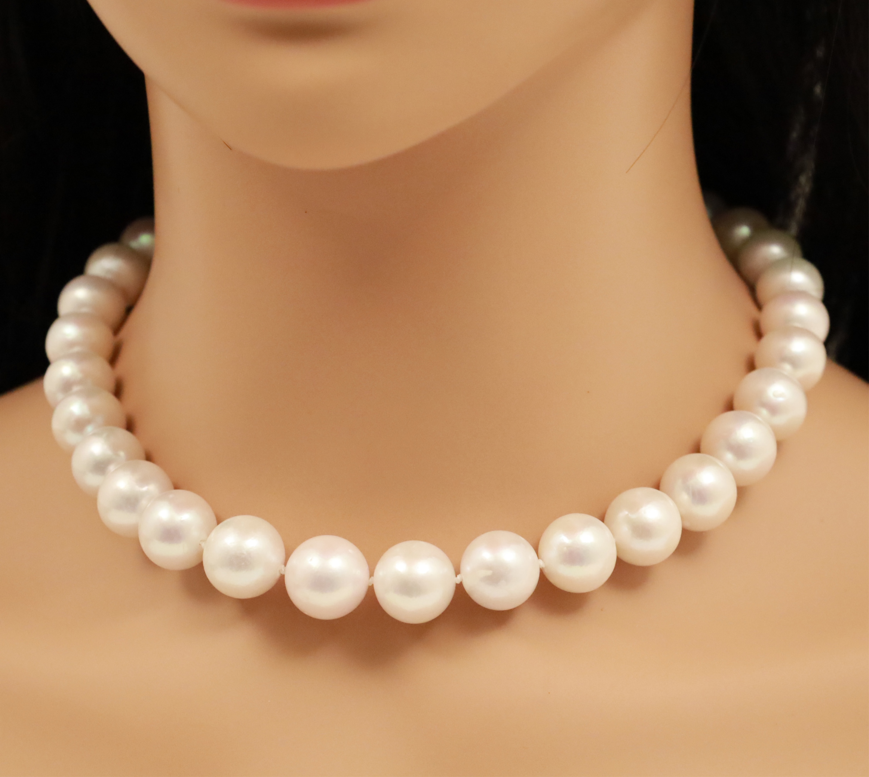 17.5" GRADUATING PEARL NECKLACE
