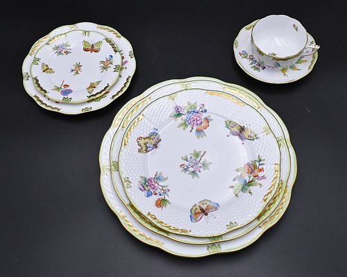 179 HEREND QUEEN VICTORIA PORCELAIN