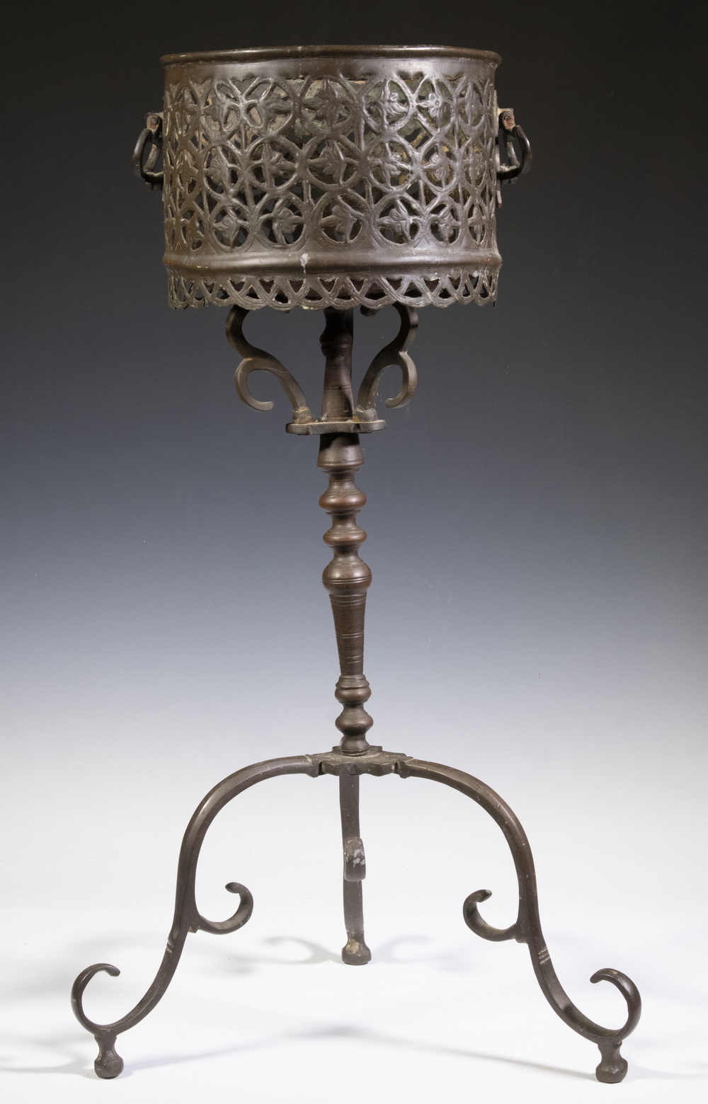 17TH C. BRONZE STAND WITH PLANTER