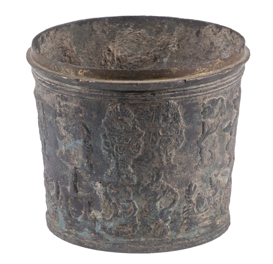 17TH C. JAVA ZODIAC CONTAINER Broad