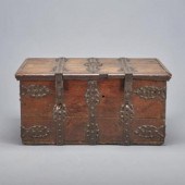 17TH C. OAK COFFERAn oak coffe