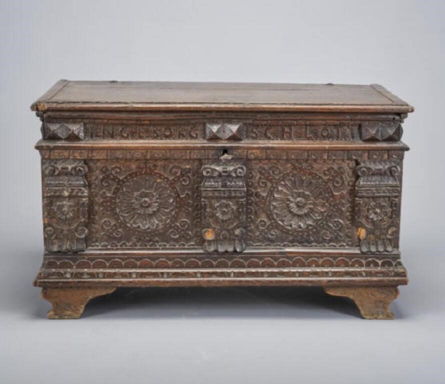 17TH C. OAK DOWER CHESTA dower