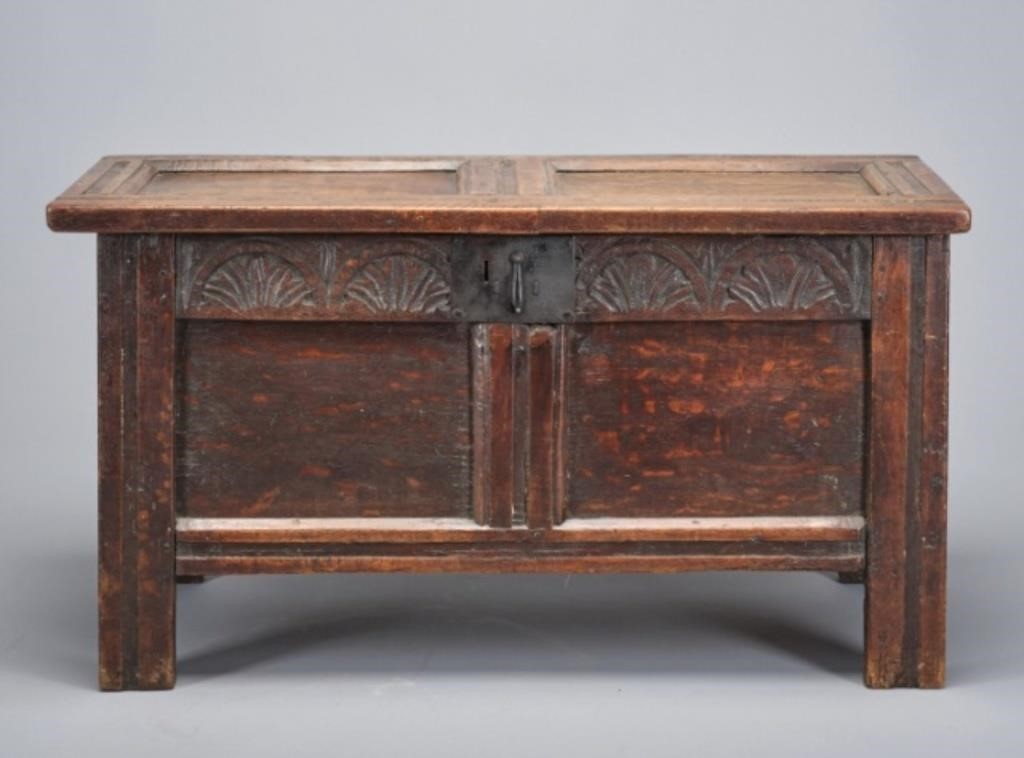 17TH C. OAK DOWER CHESTAn oak dower