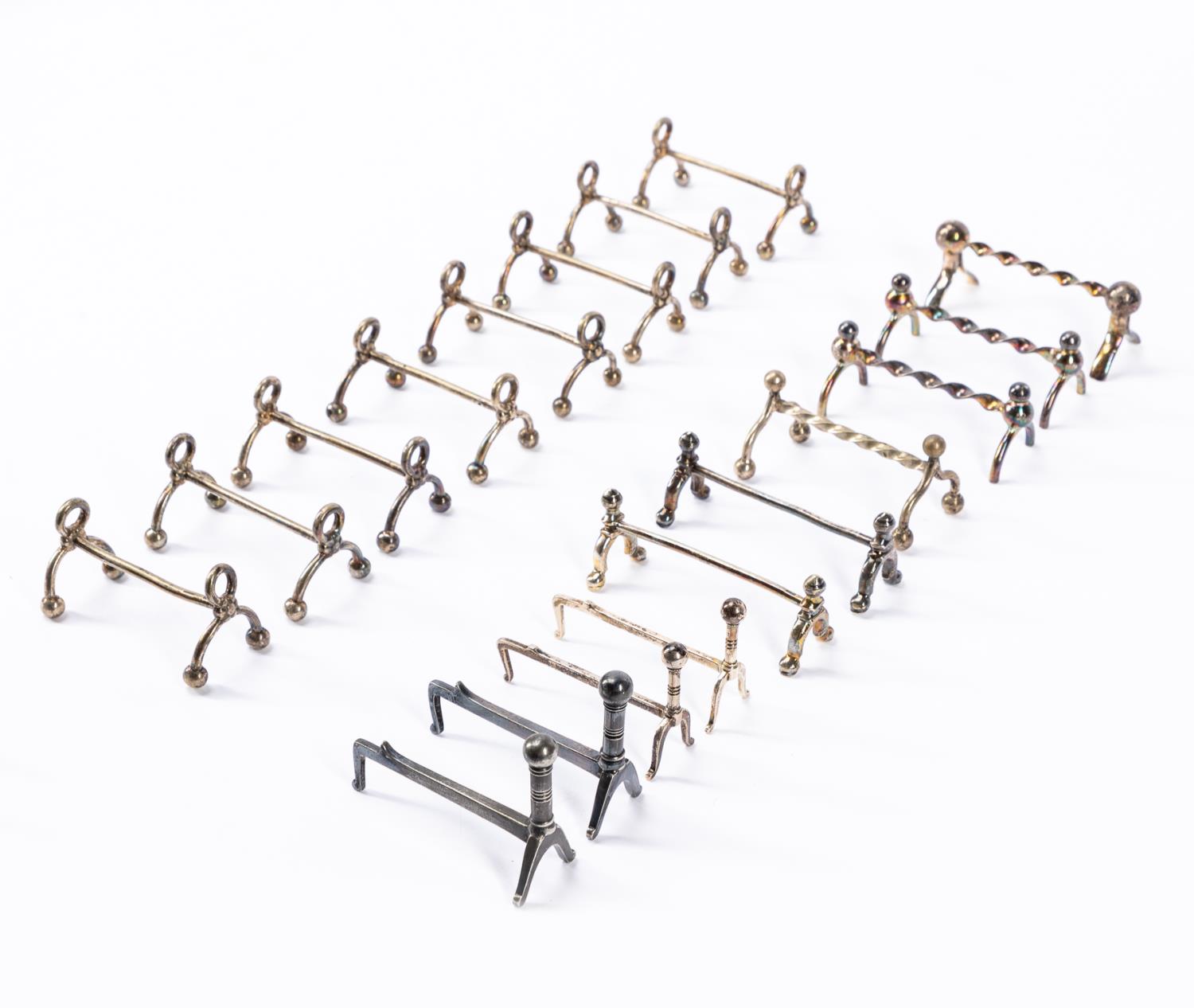 18 ANDIRON FORM KNIFE RESTS, ONE