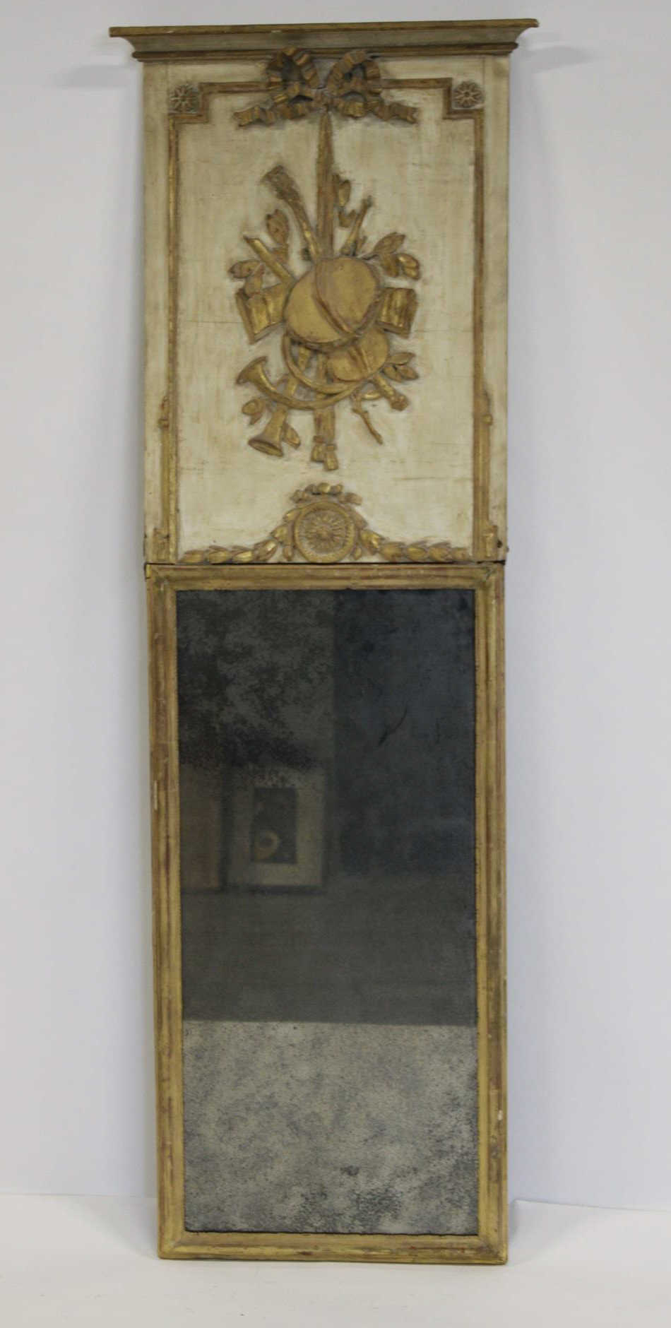 18 CENTURY CARVED & PAINT DECORATED